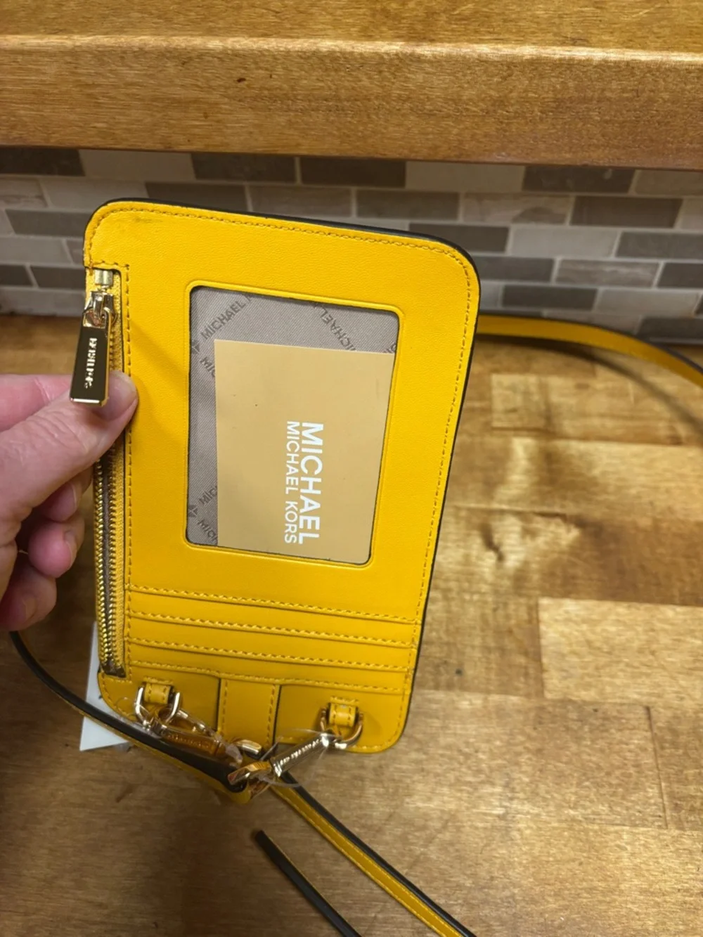 Michael Kors jasmine jet set Yellow MK Monogram Crossbody phone &  card holder - Picture 11 of 12